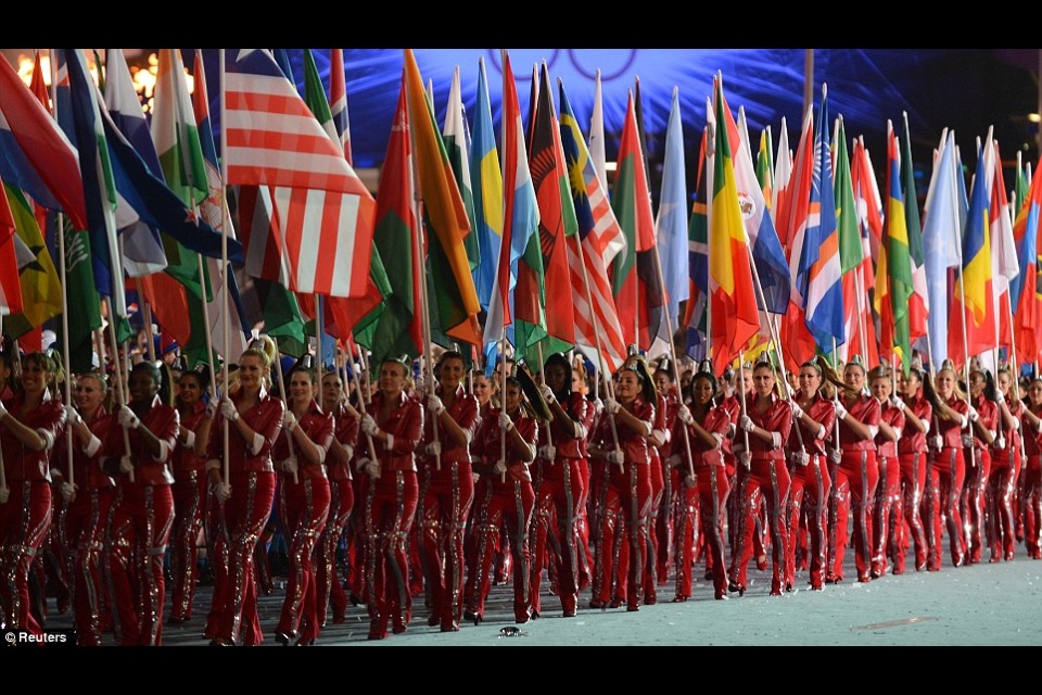 Игры будущего парад флагов. Парад спортсменов. Парад Олимпийских игр. Парад наций на Олимпиаде. Олимпийский парад.